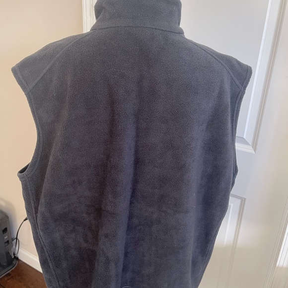 Columbia Fleece Vest. Size XL - Picture 2 of 3